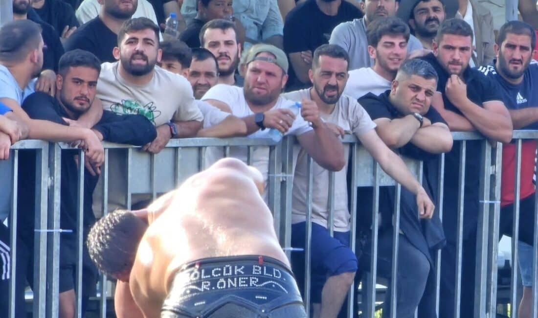 Gölcük Belediyespor'un pehlivanı Abdulrefik Öner, 17. Seka Park Yağlı Güreşleri'nde