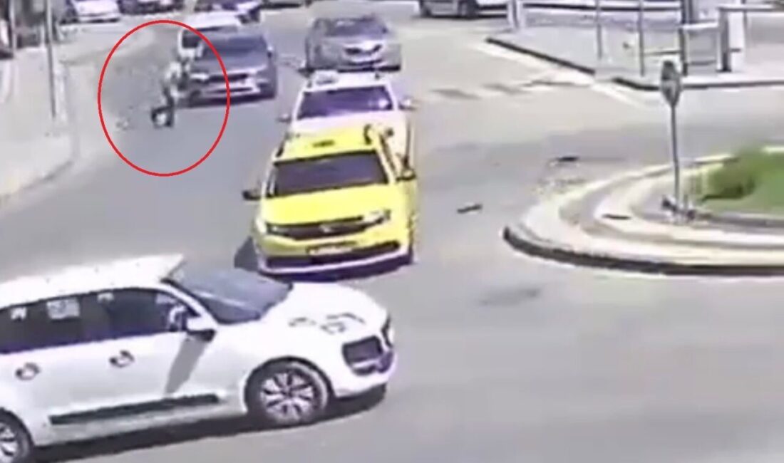 Bursa'nın Osmangazi ilçesinde, yaya geçidine dikkat etmeyen bir vatandaş aniden