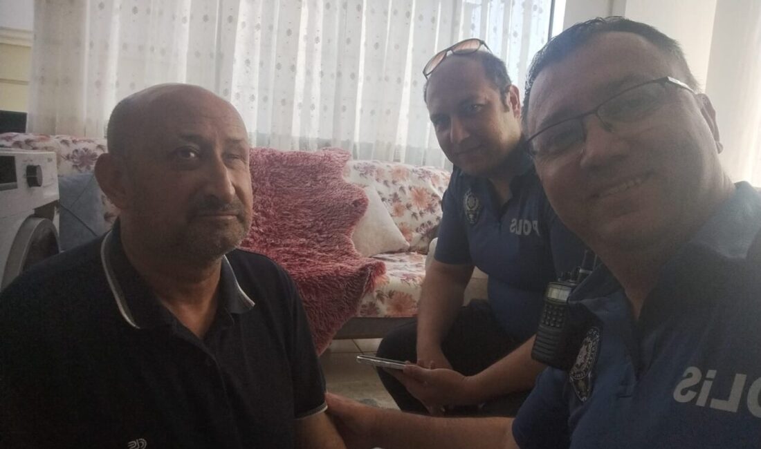 Aydın'ın Efeler ilçesinde yaşayan görme engelli Alattin Dinç, banka işlemleri