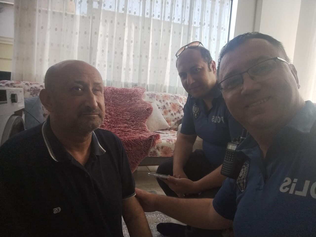 Aydın'ın Efeler ilçesinde yaşayan görme engelli Alattin Dinç, banka işlemleri