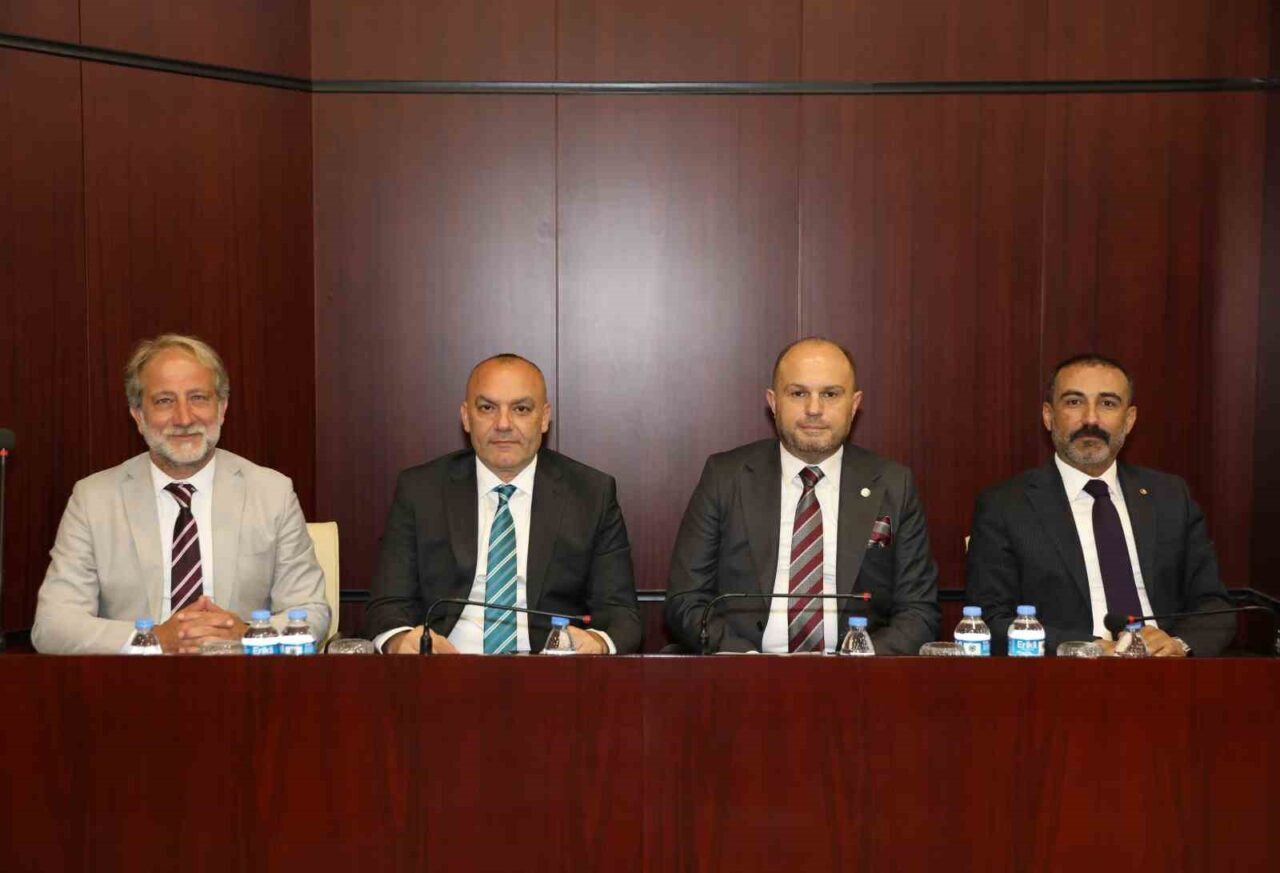 Gaziantep Ticaret Odası olağan meclis toplantısında, Başkan M. Hilmi Teymur
