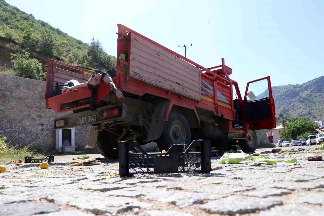 Gümüşhane'de UMKE tarafından gerçekleştirilen trafik kazası tatbikatı, 9 yaralıya müdahale