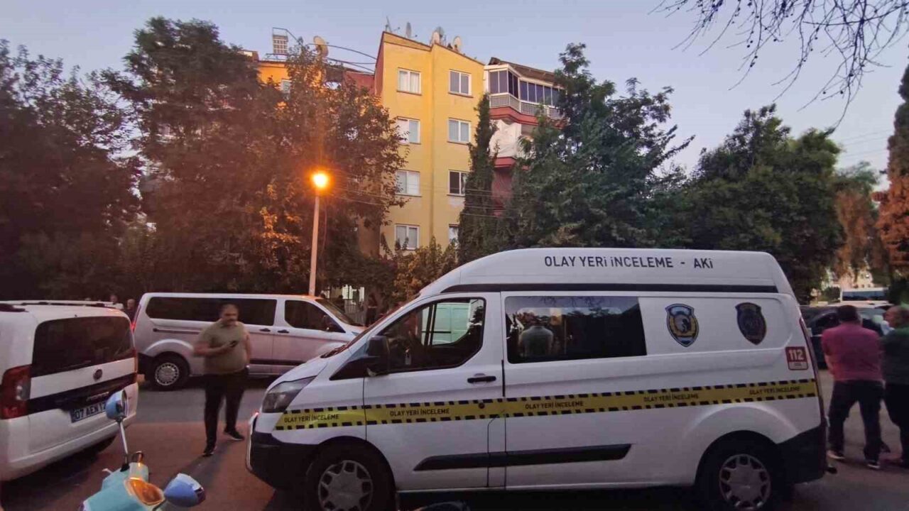 Antalya'da özel güvenlik görevlisi Veli Fatih Gülşen (51), mesai sonrası