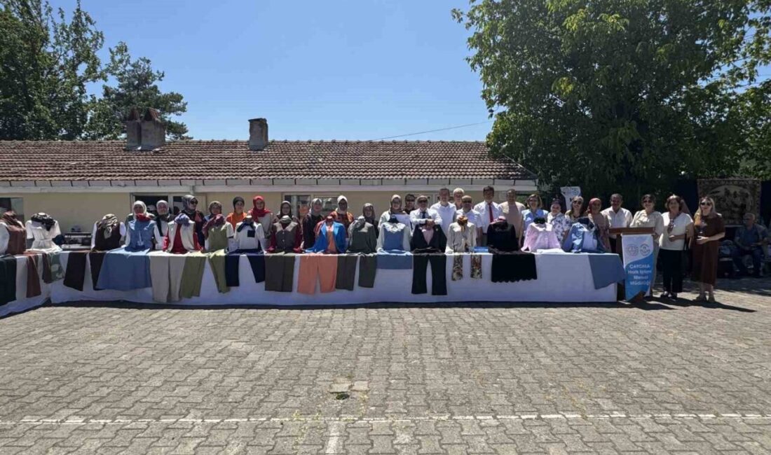 Çaycuma'nın Güzelyaka Köyü'nde Hayat Boyu Öğrenme Haftası kapsamında düzenlenen sergide,