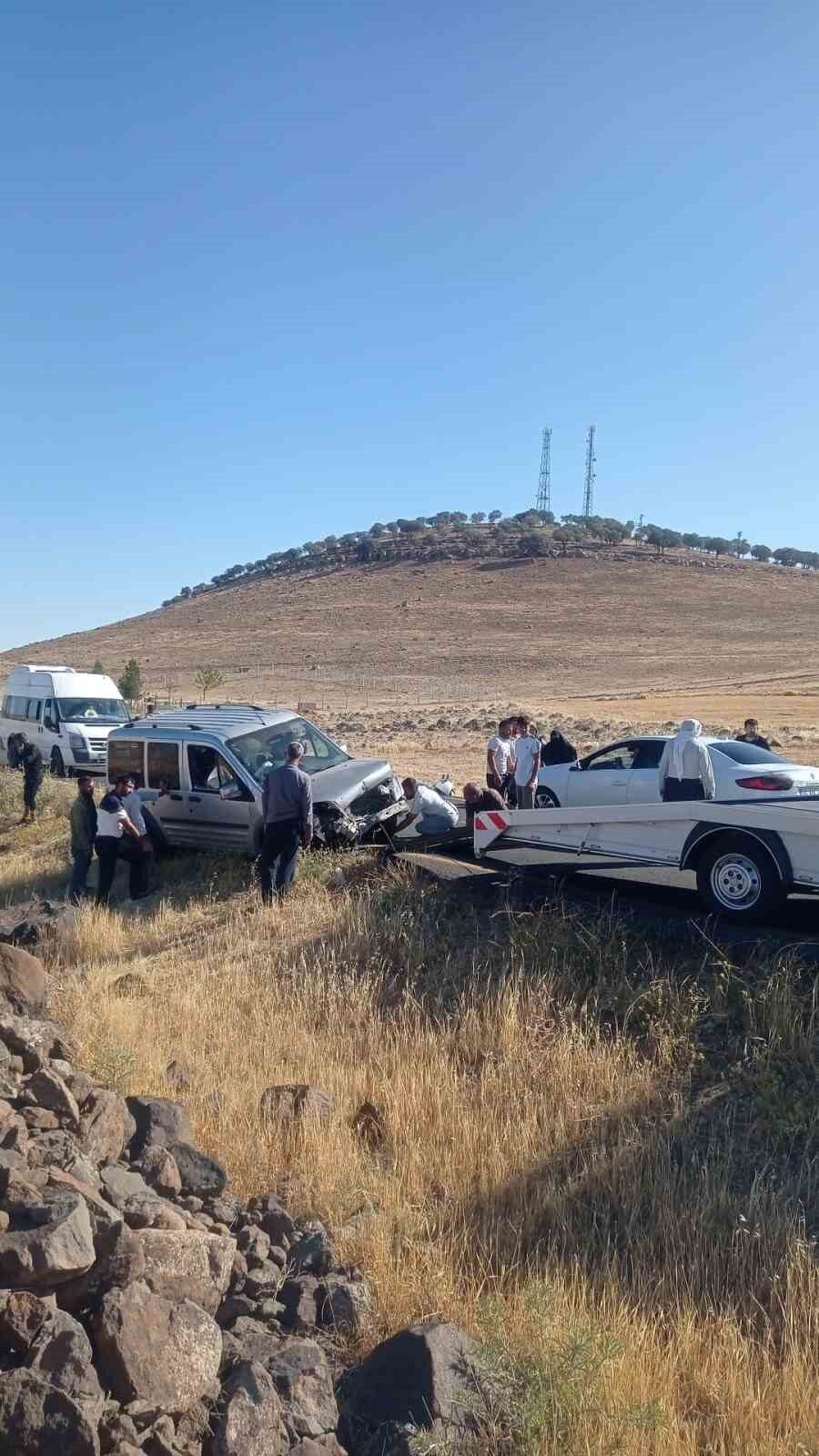 Diyarbakır'ın Çınar ilçesinde Karababa Mahallesi'nde bir hafif ticari araç kontrolsüzce