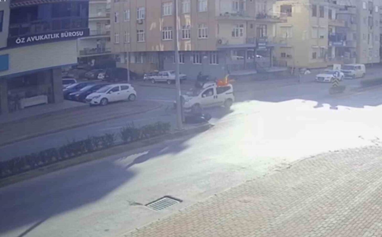 Antalya'nın Manavgat ilçesinde Serkan Haf'ın kullandığı motosiklet, Ferhat Oruç'un hafif
