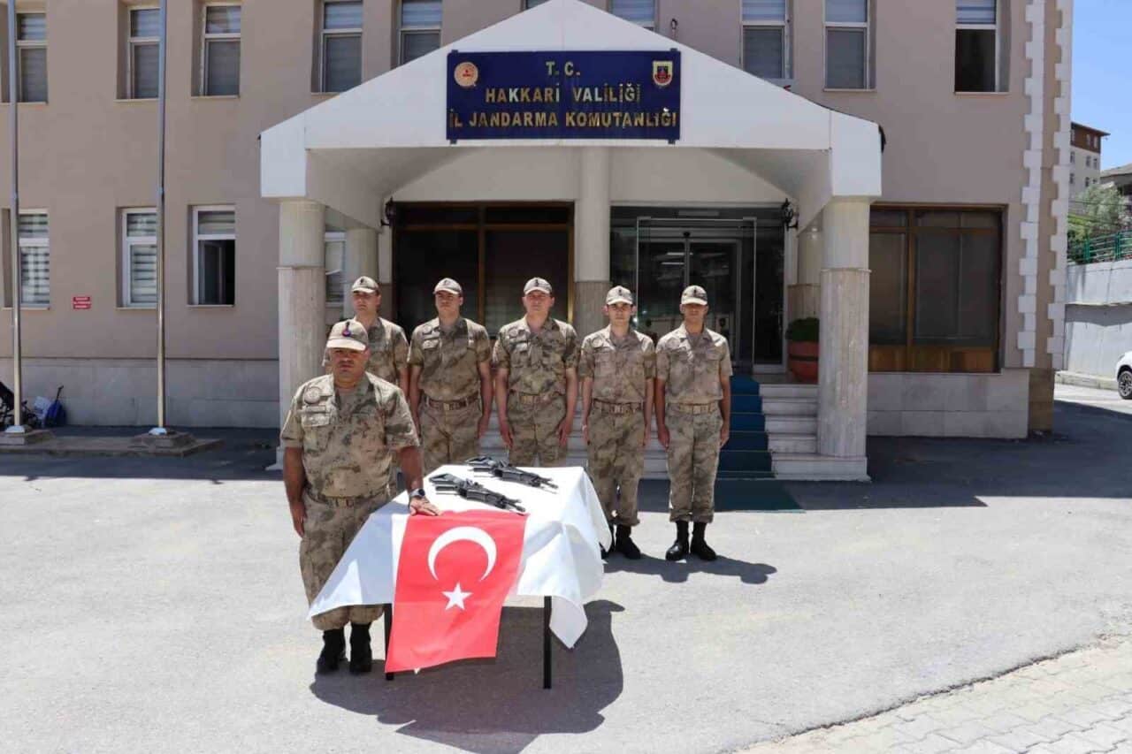 Hakkari'de özel gereksinimli Umut'un jandarma olma hayali gerçekleşti. Ailesinin talebi