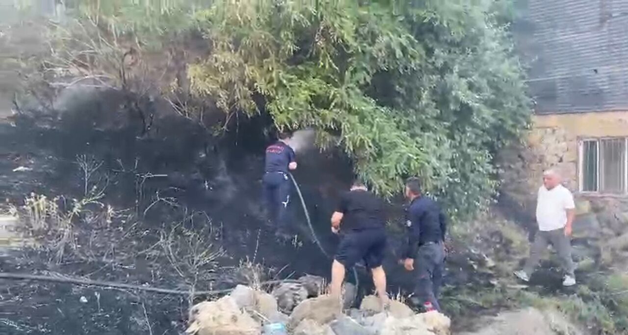 Hakkari'de, hafta sonu 14 ayrı bölgede yangın çıktı. Hakkari Belediyesi