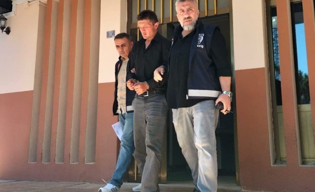 Bilecik'te miras anlaşmazlığı yüzünden Oğuzhan Gündüz (27), halasının kocası Veli