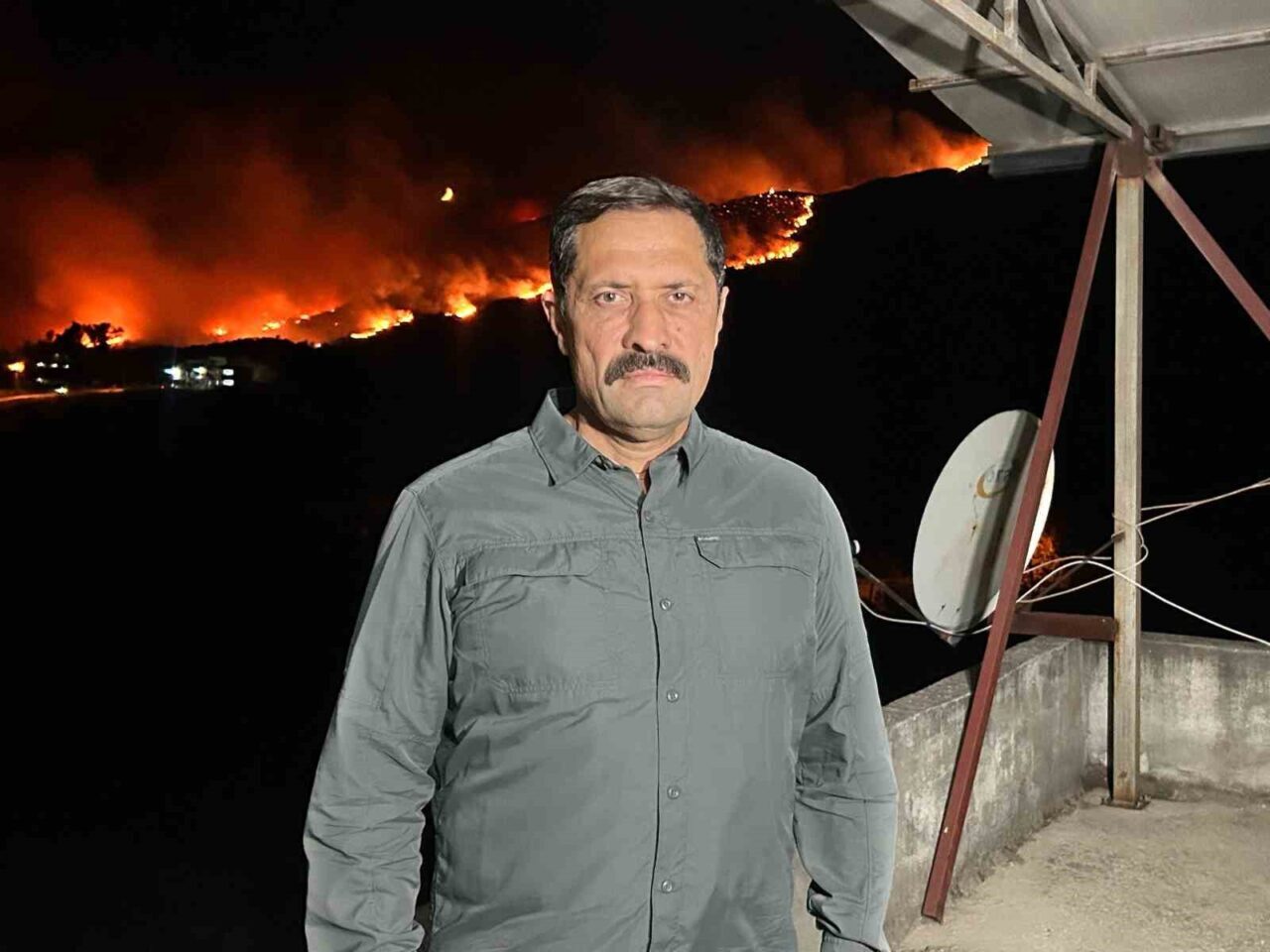 Hatay Valisi Mustafa Masatlı, Karaali Mahallesi'nde yangın nedeniyle 200 hanenin