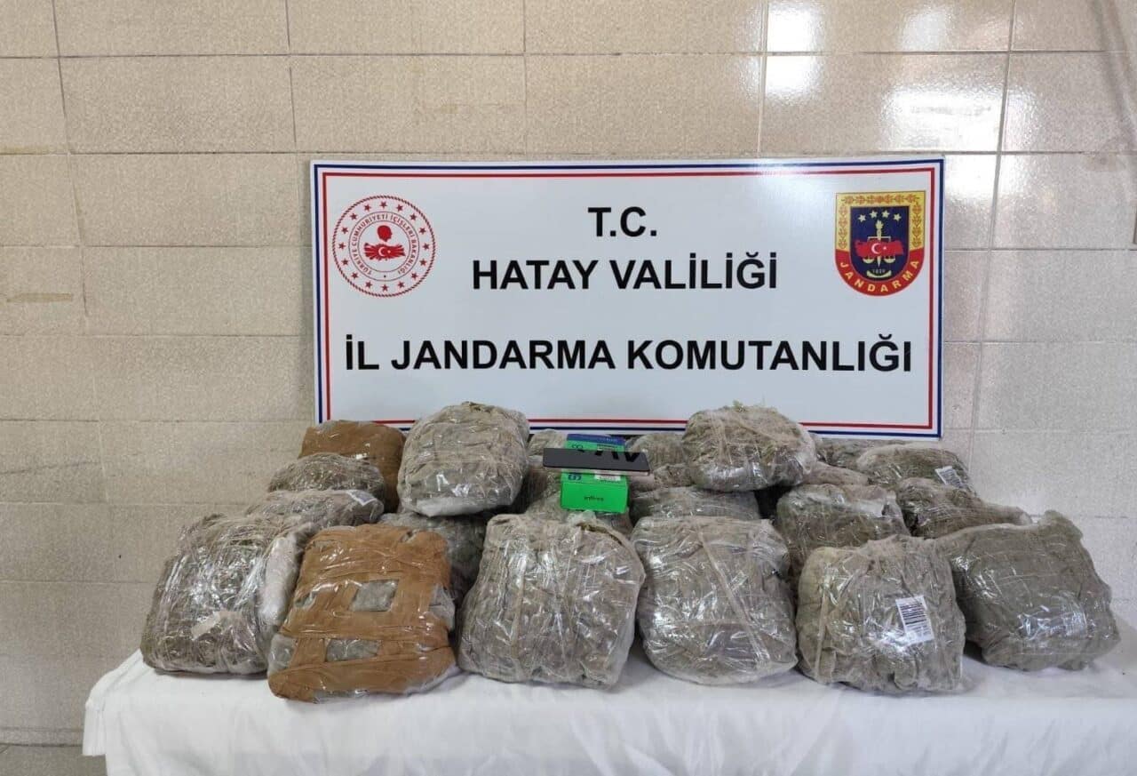 Hatay'da gerçekleştirilen operasyonla Jandarma, uyuşturucu ve kaçakçılıkla mücadele kapsamında 23