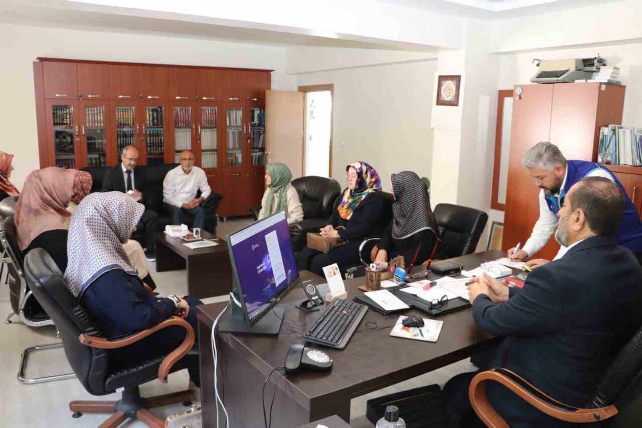 Sivas'taki 4-6 yaş Kur'an kursları yıl sonu programında düzenlenen hayır