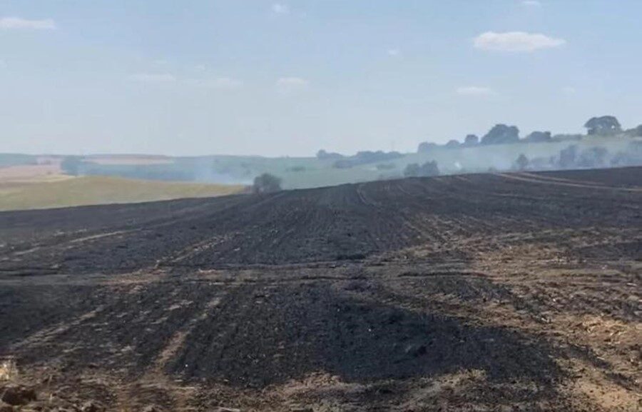 Tekirdağ'ın Hayrabolu ilçesindeki Örey Mahallesi'nde, nedeni hâlâ belirsiz bir yangın