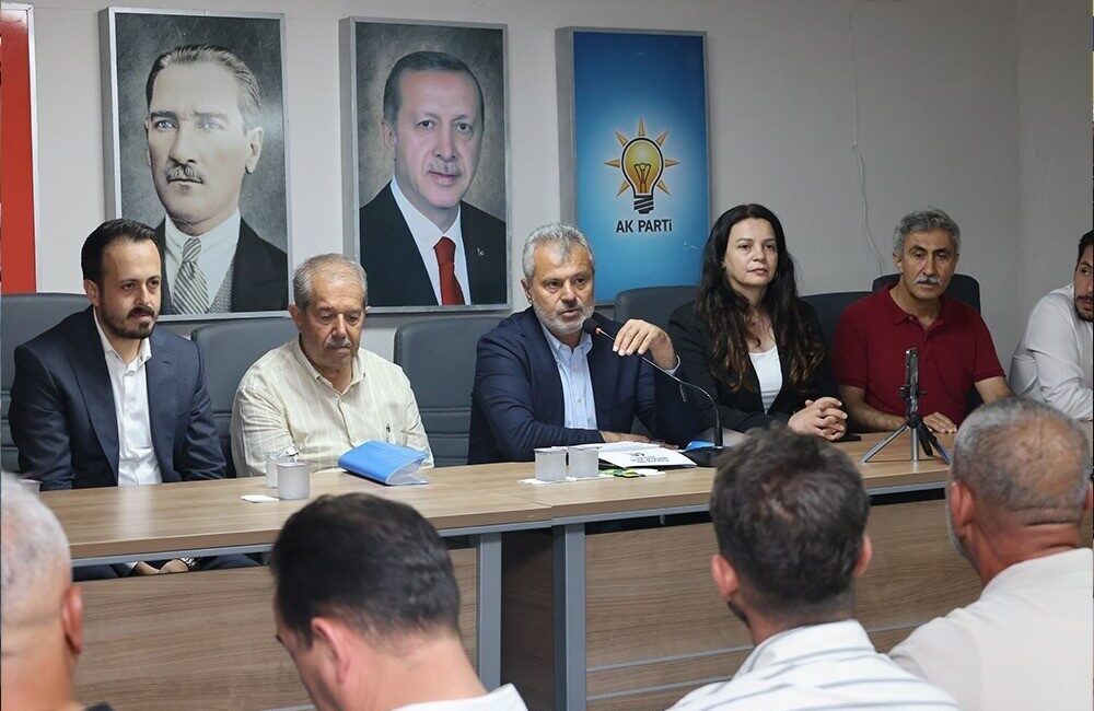 Hatay Büyükşehir Belediye Başkanı Mehmet Öntürk, Dörtyol'daki ziyaretlerinde, Erzin ve
