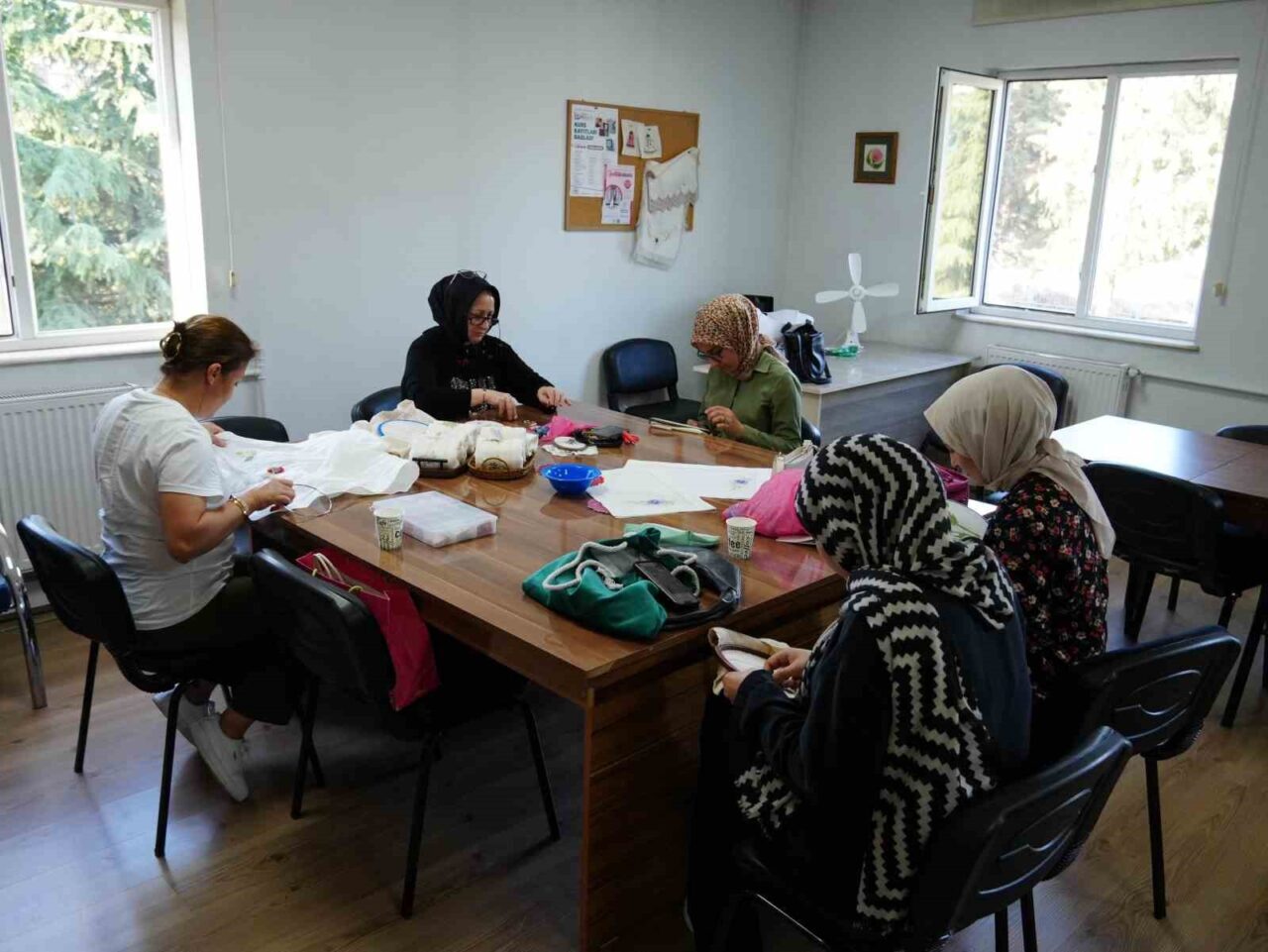 Düzce Belediyesi, BELMEK aracılığıyla meslek ve hobi kursları sunmaya devam