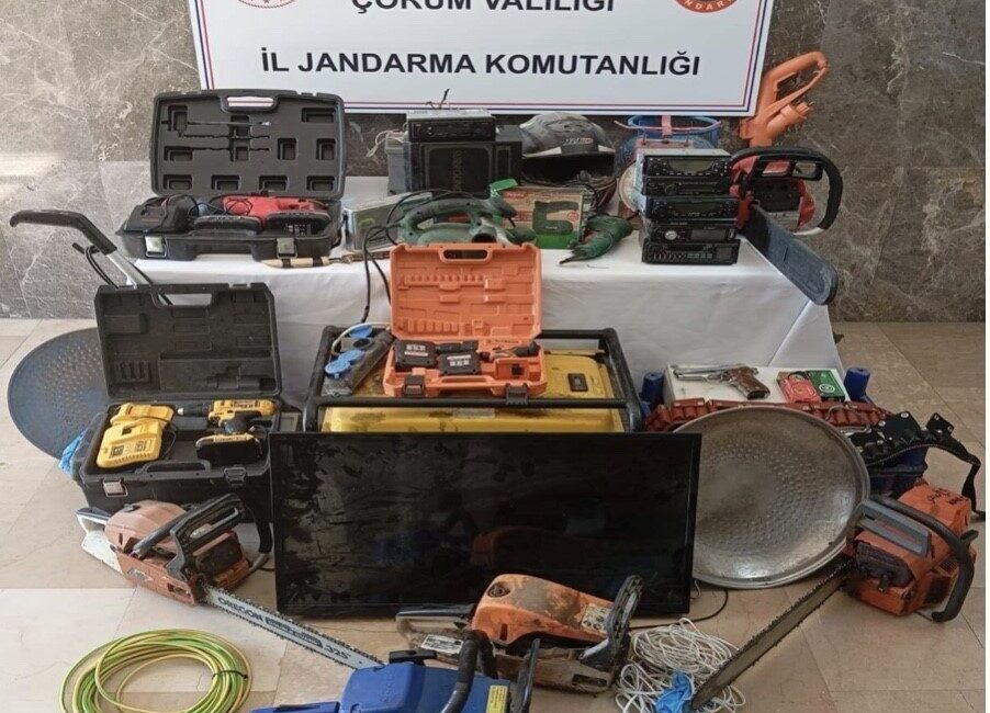 Çorum’un Kargı ilçesinde yaşanan hırsızlık suçlamalarıyla ilgili olarak 3 kişi