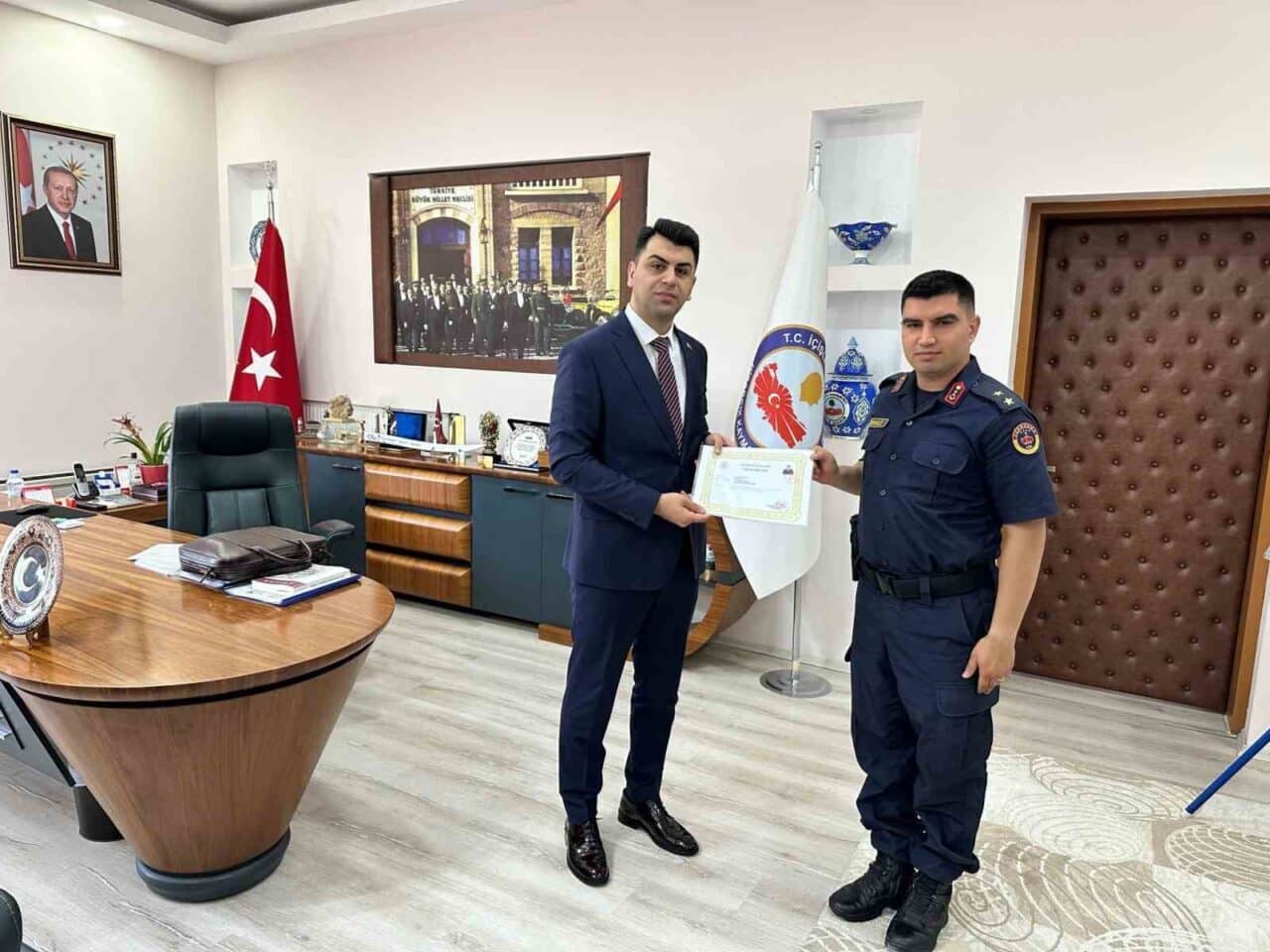Hisarcık Kaymakamı Muhammed Samet Bahar, İlçe Jandarma Komutanı Üsteğmen Alperen