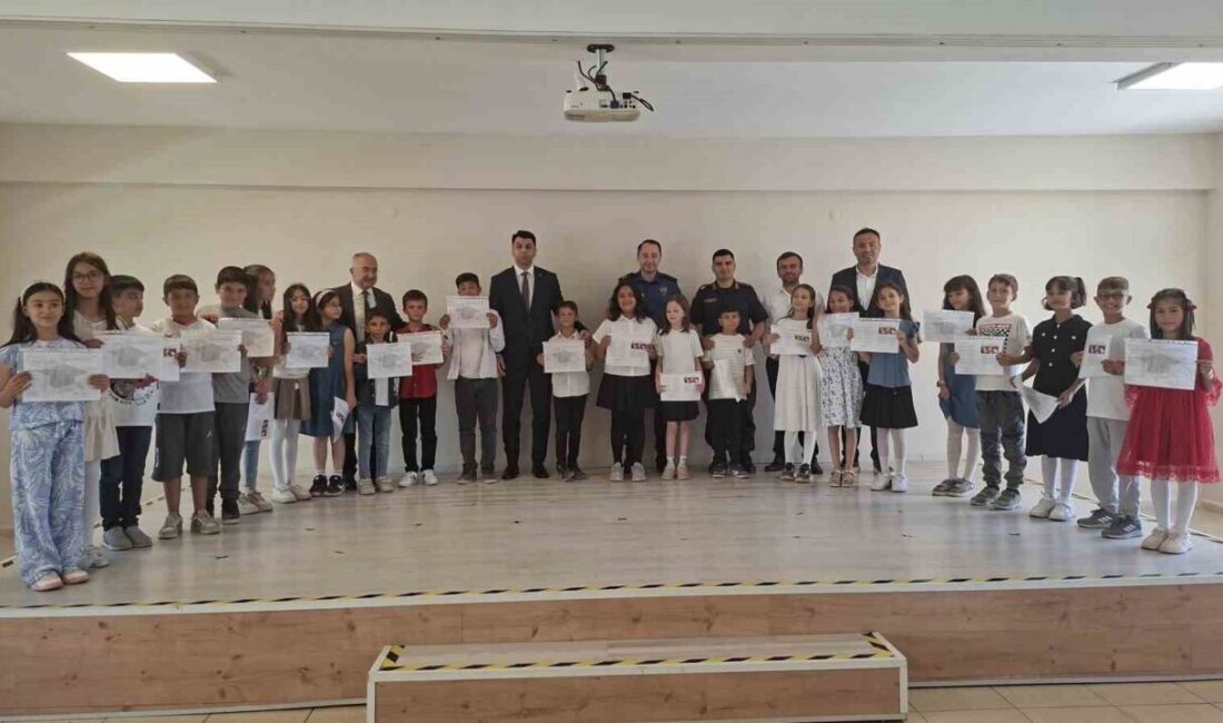Kütahya'nın Hisarcık ilçesinde, 2024-2025 eğitim öğretim yılının sona ermesiyle karne