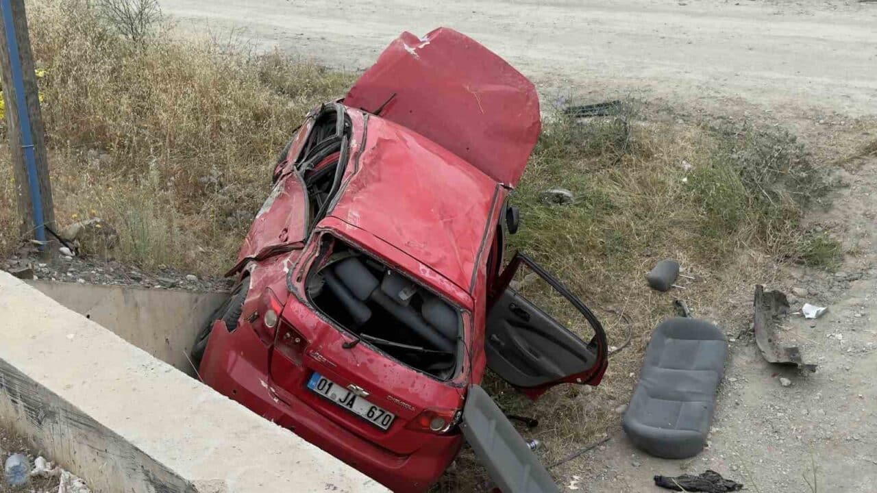 Tokat'taki Almus kavşağında M.E.Ü. yönetimindeki Chevrolet otomobil, direksiyon hakimiyetinin kaybedilmesi