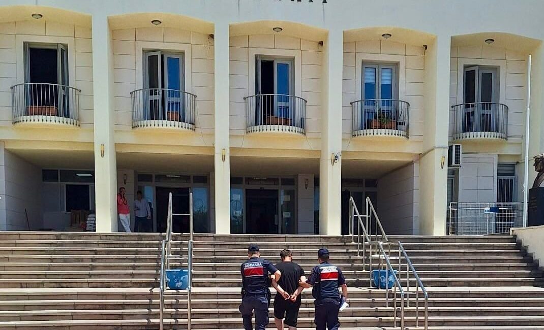 Bodrum’da jandarma, 12 yıl 6 ay hapis cezasıyla aranan 22