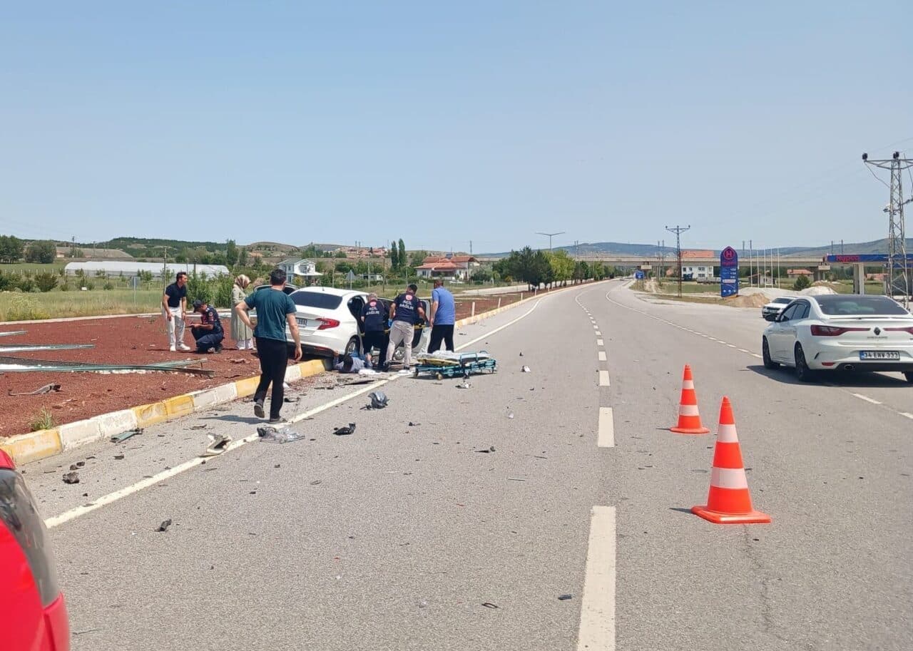Yozgat'ta Çiğdemli Beldesi Kavşağı'nda meydana gelen trafik kazasında Yayla Bozkurt
