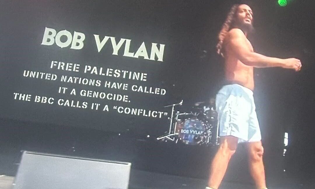 İngiltere polisi, Glastonbury Müzik Festivali'nde Bob Vylan grubunun "İsrail Savunma
