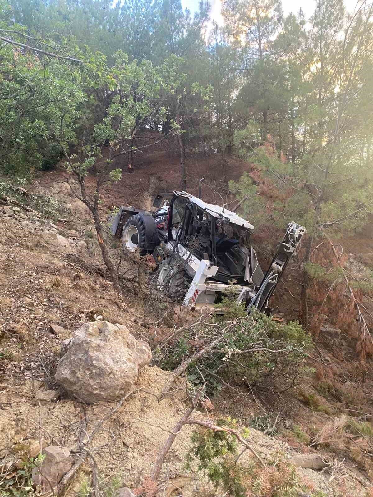 Çorum'un Osmancık ilçesinde sürücüsüz hareket eden bir iş makinesi, Ağıroğlan