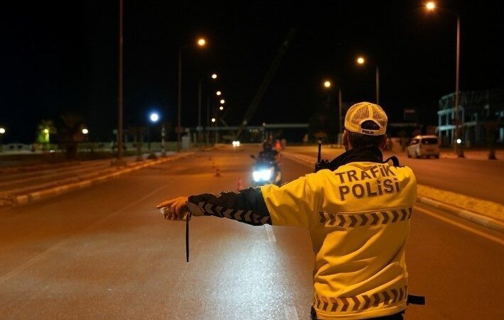Isparta'da polis, 22.00-24.00 saatleri arasında 6 noktada yapılan denetimlerde 358
