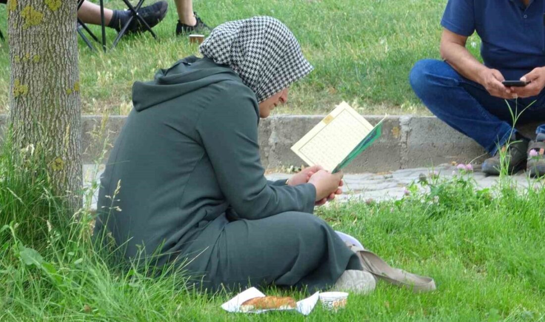 Isparta'da Yükseköğretim Kurumları Sınavı'nın ilk oturumu olan Temel Yeterlilik Testi