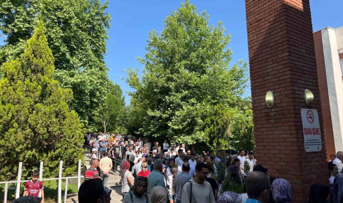 Isparta'da Yükseköğretim Kurumları Sınavı'nın (YKS) ikinci oturumu olan Alan Yeterlilik