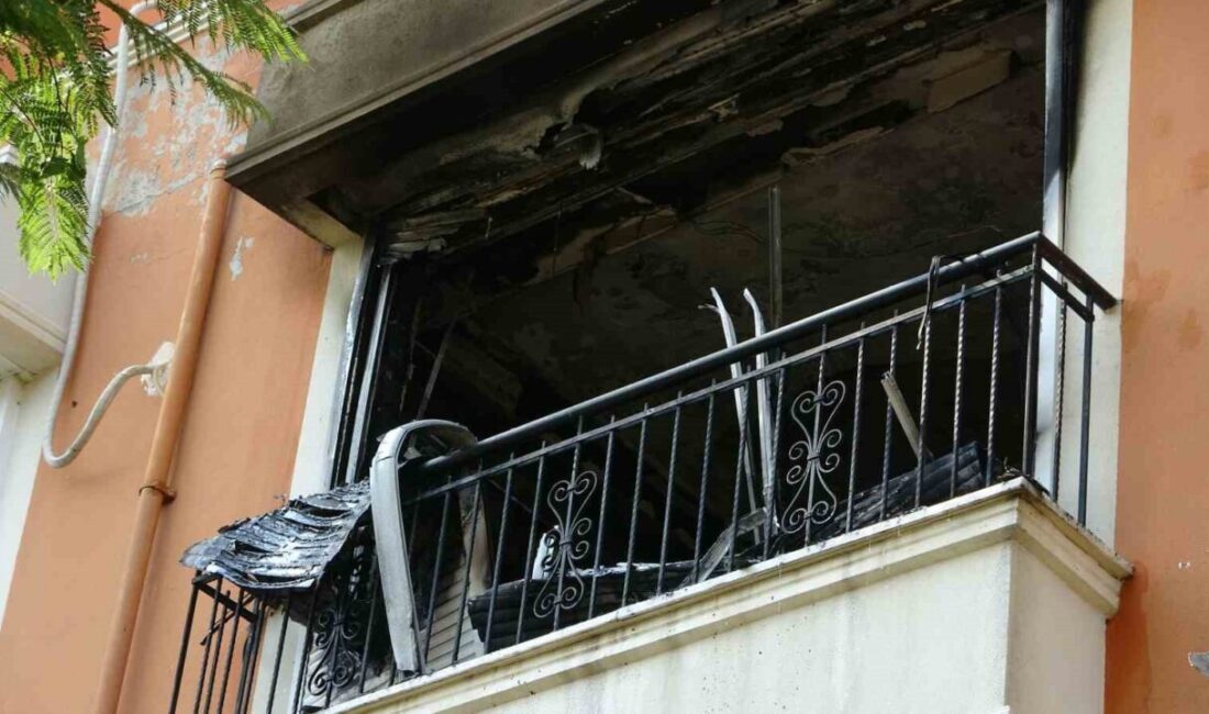 Antalya'nın Konyaaltı ilçesinde Gülseren K.'ye ait dubleks evde klimadan kaynaklanan