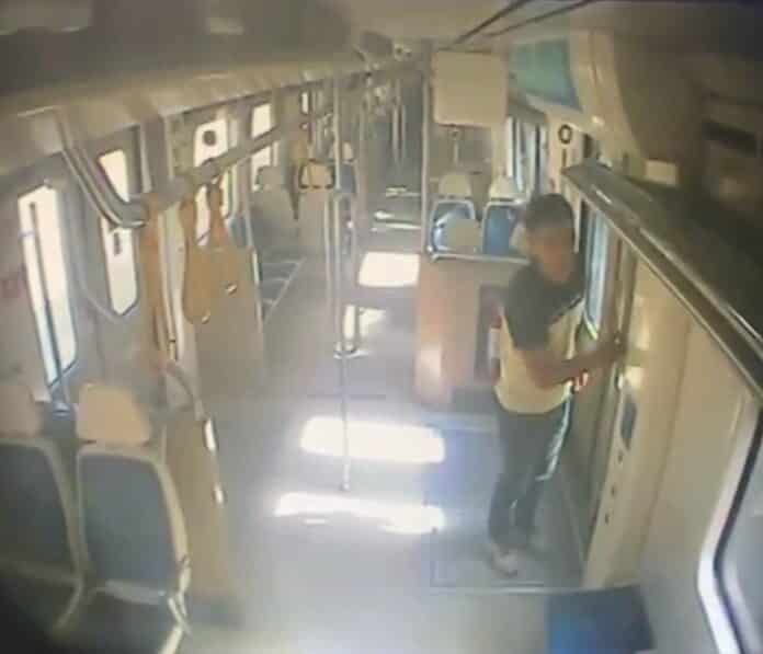 İzmir'in Menderes ilçesinde, sigara içtiği için uyarılan güvenlik görevlisi Seydihan
