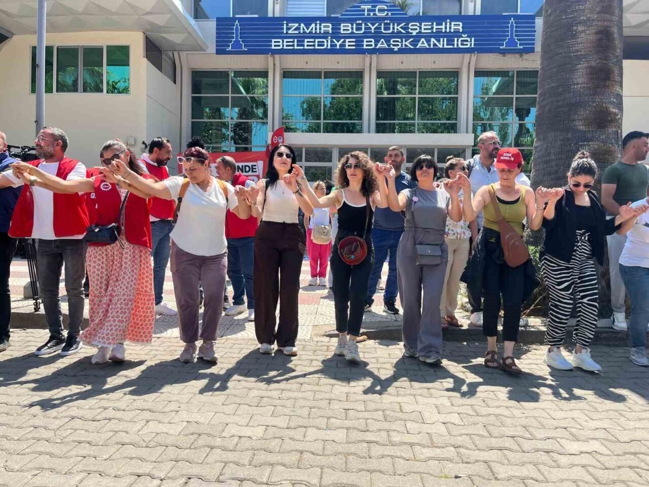İzmir'de DİSK Genel-İş Sendikası'nın toplu iş sözleşmesi görüşmelerinde anlaşma sağlanamaması