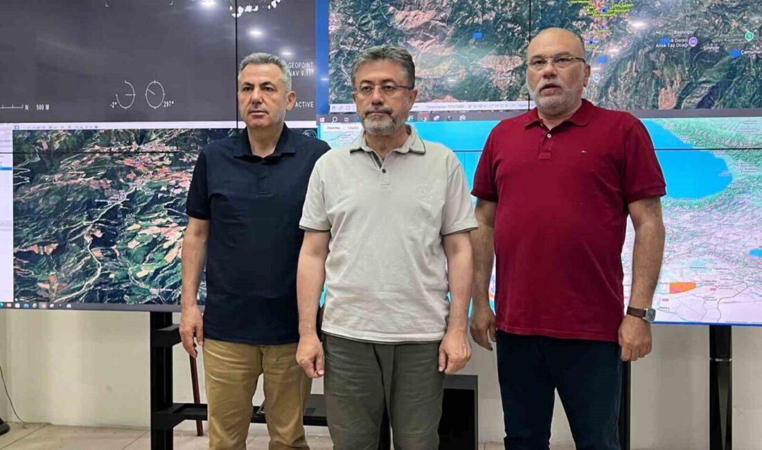 Tarım ve Orman Bakanı İbrahim Yumaklı, İzmir ve Manisa'daki yangınlarla