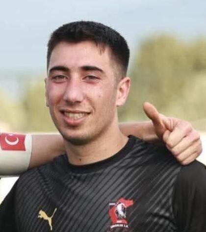 İzmir Kemalpaşa'da sabah saatlerinde Taner Kotan (22), direksiyon hakimiyetini kaybederek