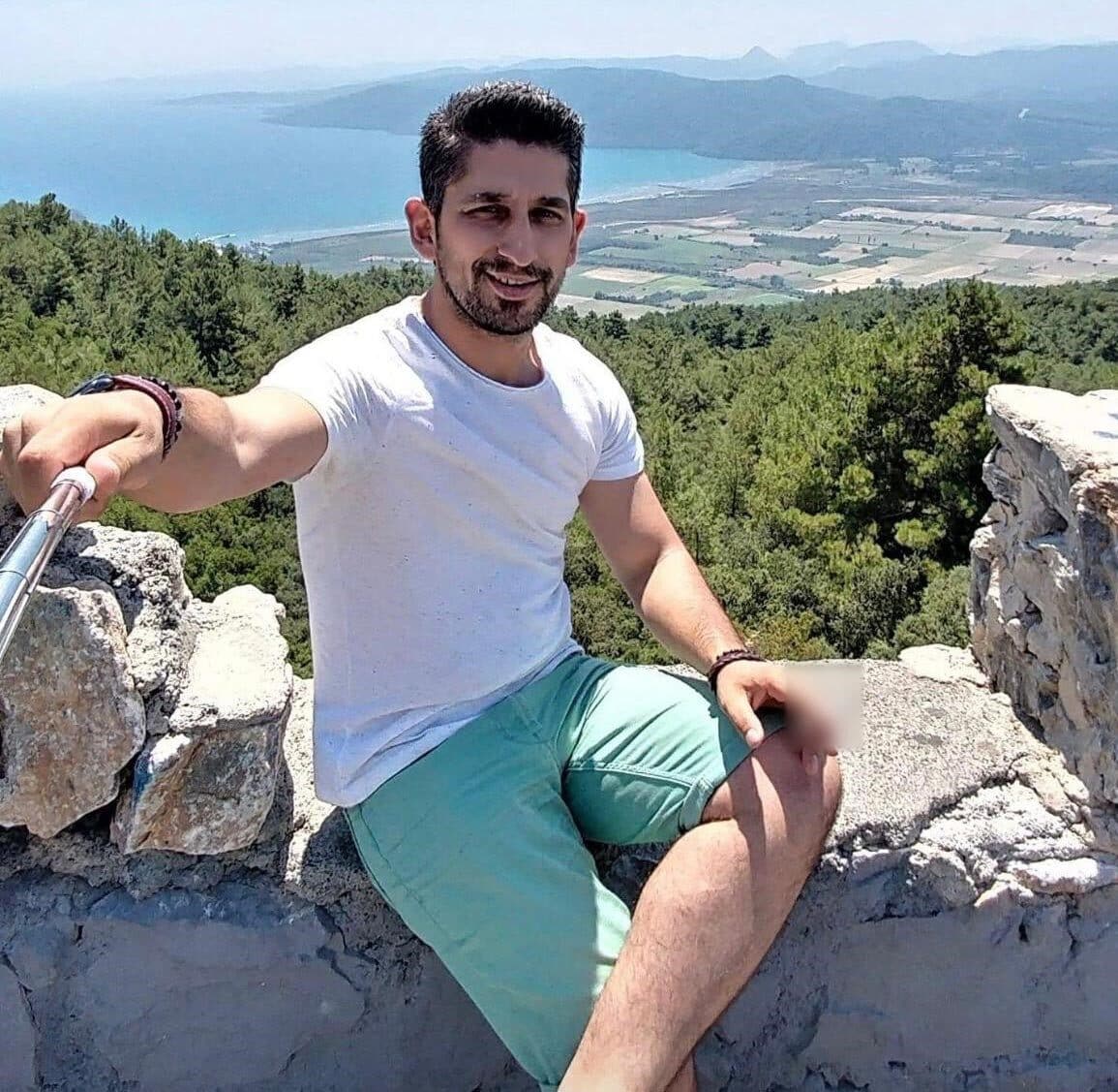 İzmir’in Tire ilçesinde bir kamyonet, iki motosiklete çarparak ağır bir