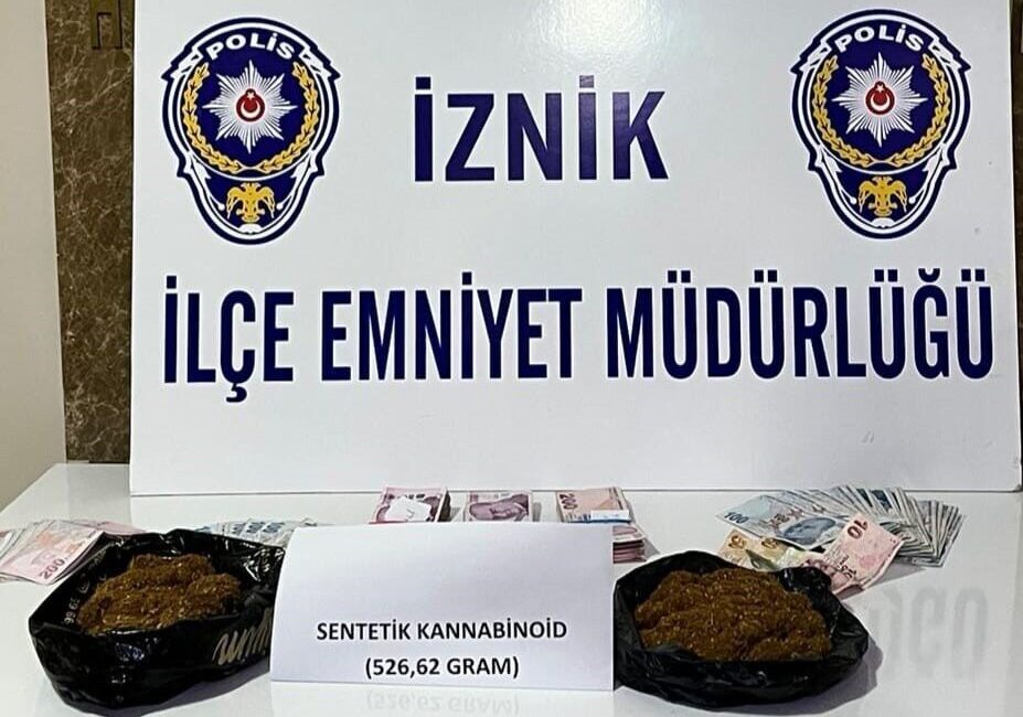 Bursa'nın İznik ilçesinde düzenlenen uyuşturucu operasyonunda M.T. ve S.İ.'nin evinde
