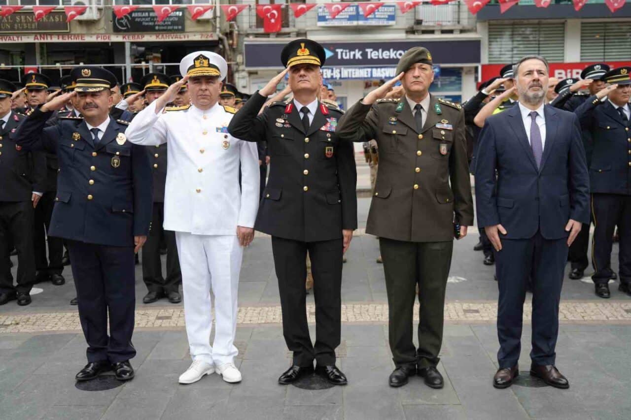 Samsun’da Jandarma Teşkilatı’nın 186. kuruluş yıldönümü, Atatürk Anıtı’nda düzenlenen törenle