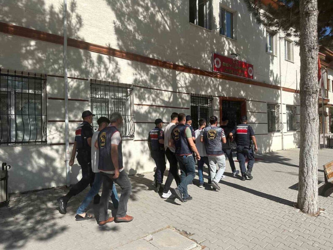 Eskişehir'de bir vatandaş, kendisini banka temsilcisi olarak tanıtan dolandırıcıya 144