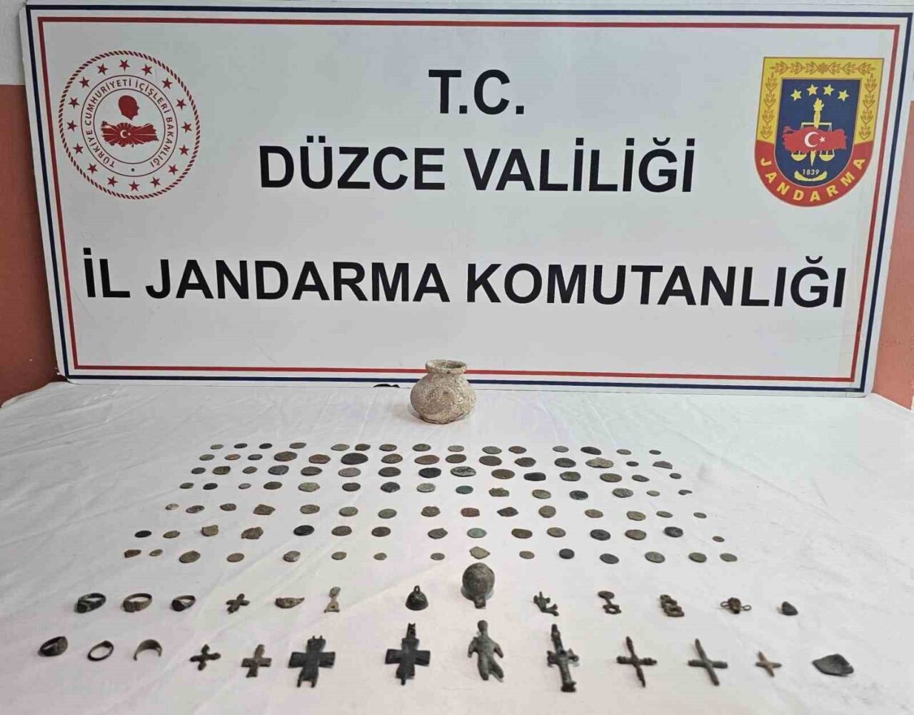 Düzce İl Jandarma Komutanlığı, Çilimli ilçesindeki bir evde gerçekleştirilen operasyonda