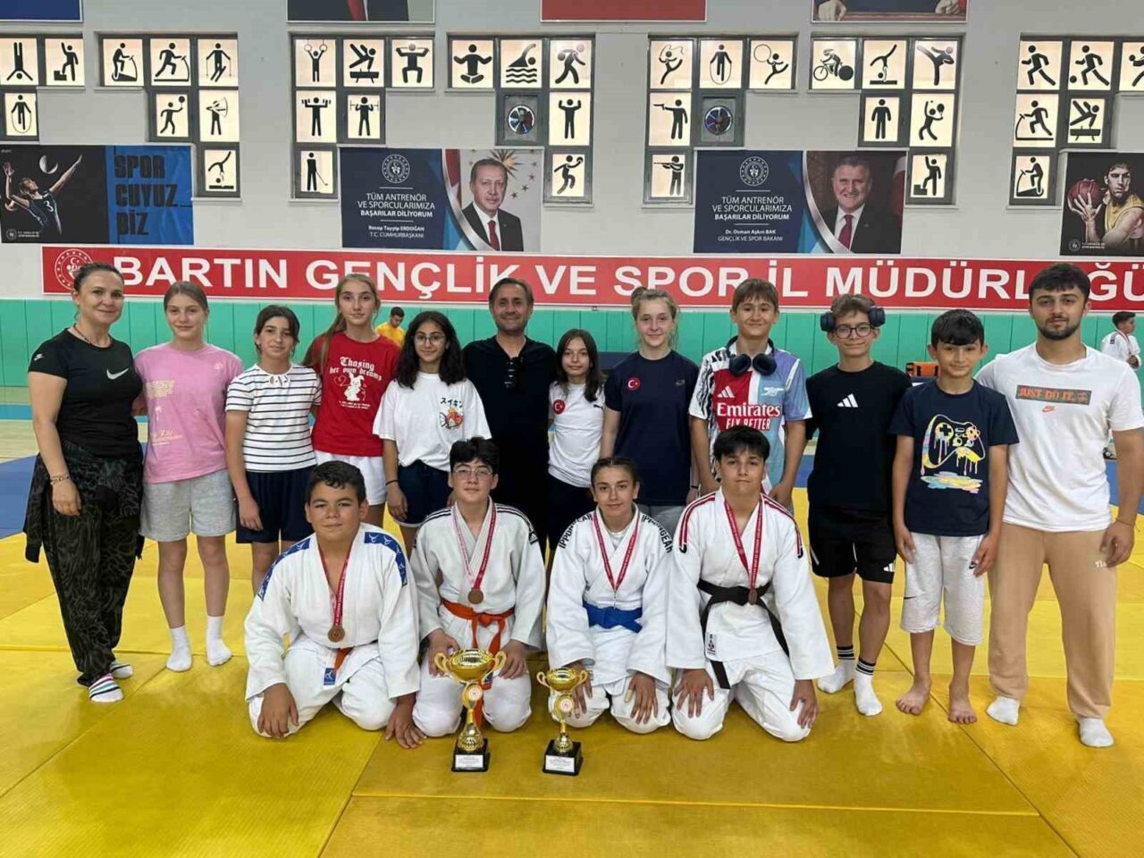 Bartın'da düzenlenen Analig 1. etap müsabakalarında Düzceli sporcular 12 madalya