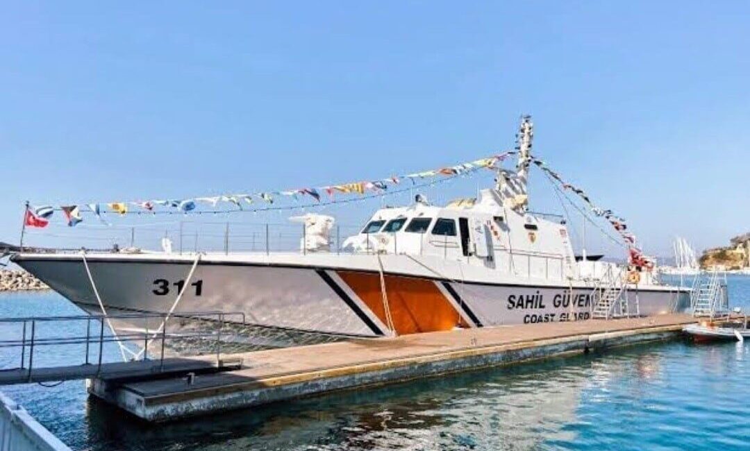 Kuşadası'nda 1 Temmuz Denizcilik ve Kabotaj Bayramı etkinlikleri kapsamında, TCSG-311