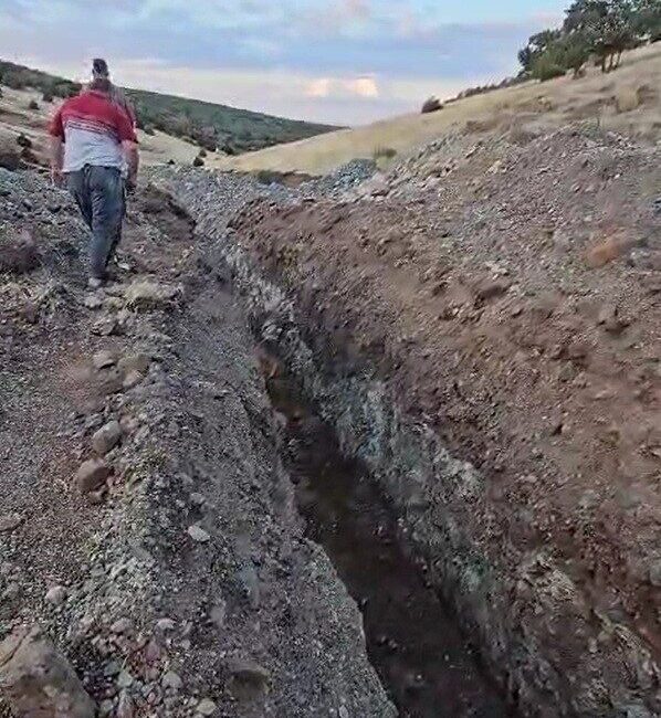 Eskişehir Mihalıççık'ta, Yayla Mahallesi sakinleri izinsiz kazı yaparak su kaynağını