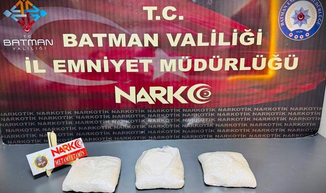 Batman’da, şehirler arası otobüste gerçekleştirilen uyuşturucu aramasında, bir kadının valizinde