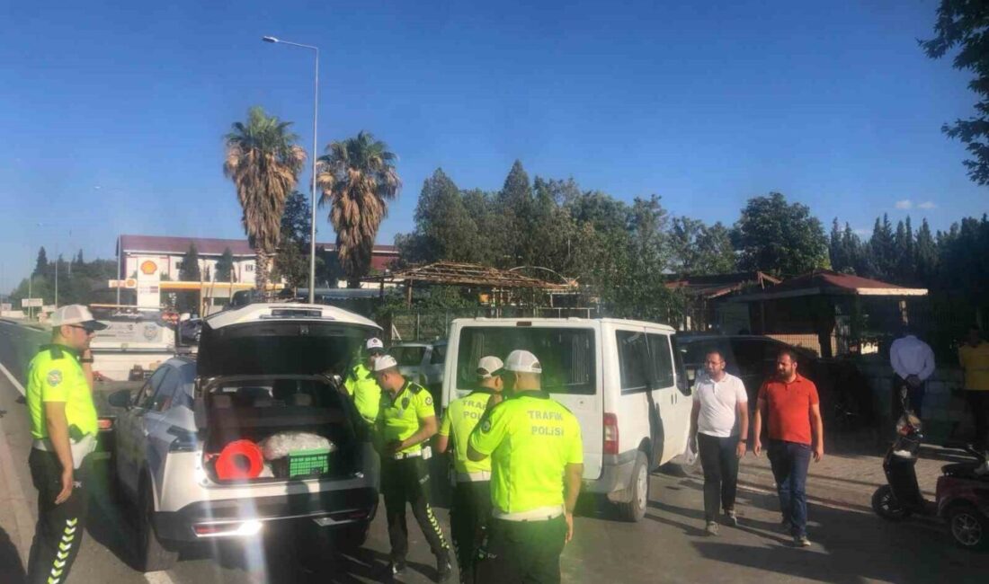 Kahramanmaraş'ta meydana gelen kazada biri polis aracı olmak üzere üç