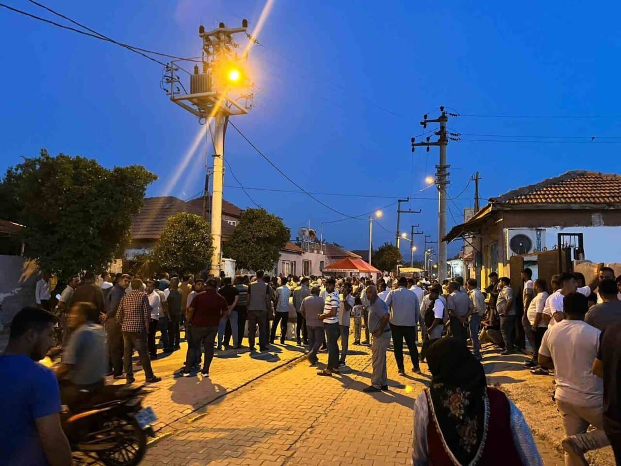 Aydın’ın İncirliova ilçesinde, kamyonet ile motosikletin çarpışması sonucu Özgür Demir