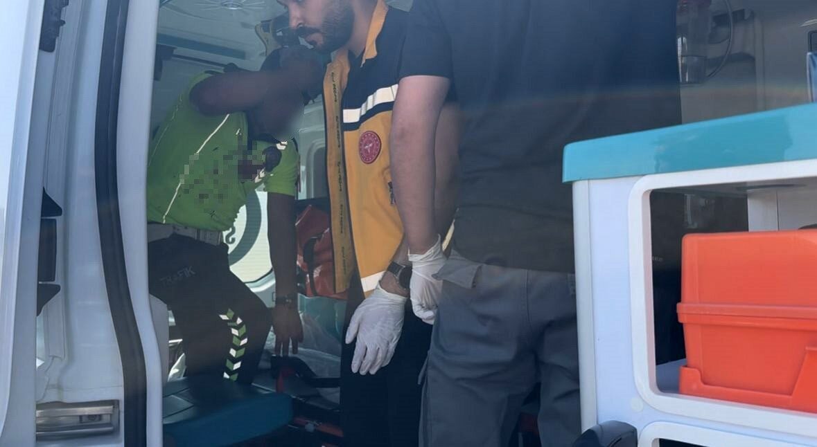 Adıyaman'da bir kamyonet, trafik polis aracına çarparak Harun Ö. (28)