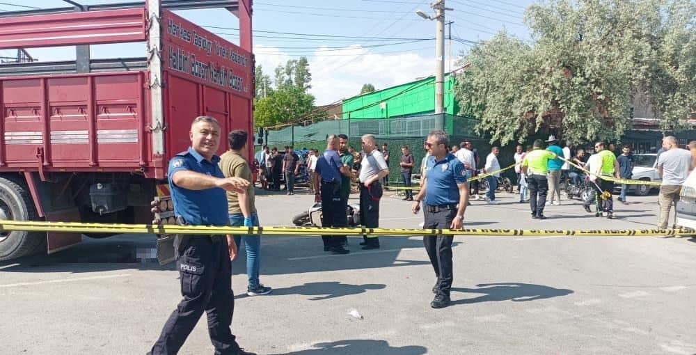 Niğde'nin Bor ilçesinde meydana gelen trafik kazasında, 22 yaşındaki Şeref