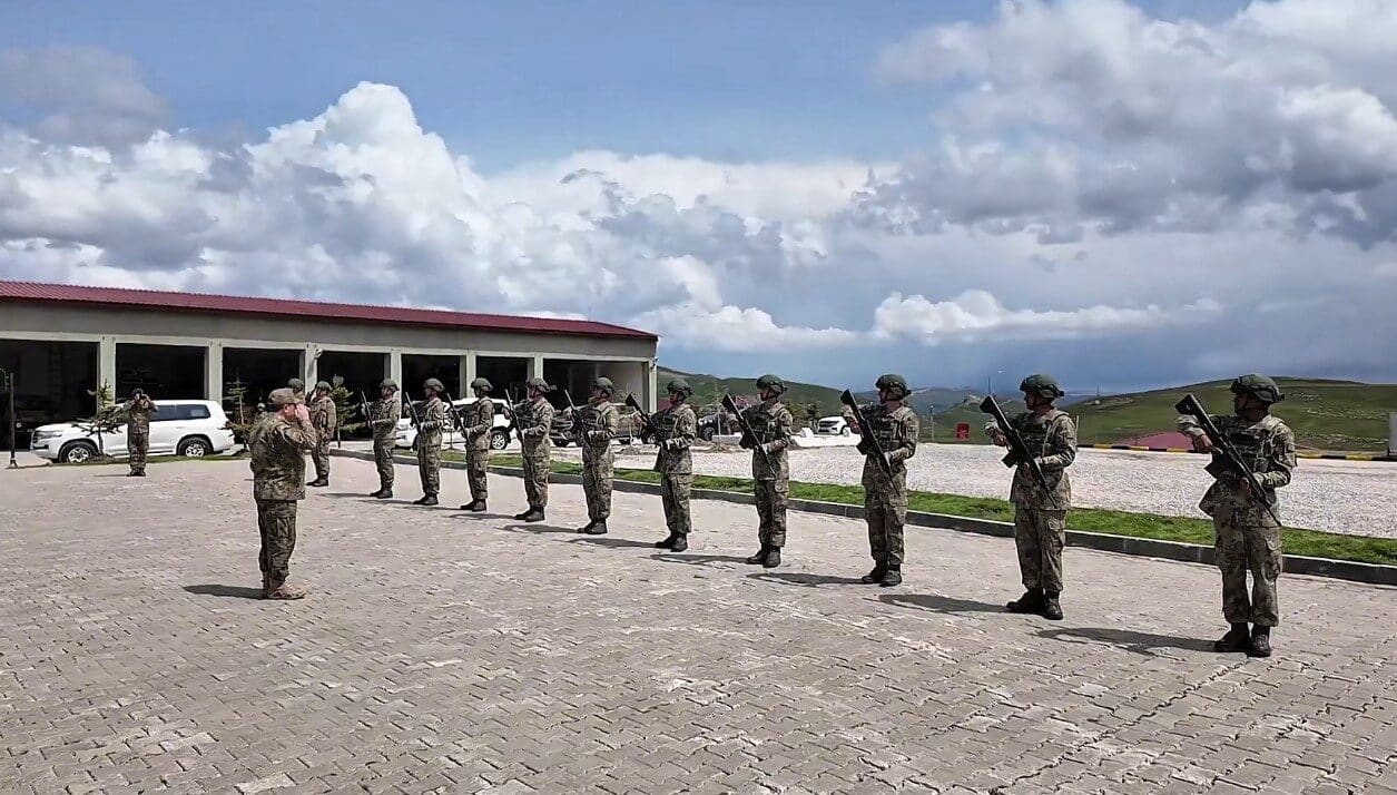 Kara Kuvvetleri Komutanı Orgeneral Selçuk Bayraktaroğlu, Kurban Bayramı vesilesiyle Iğdır'daki