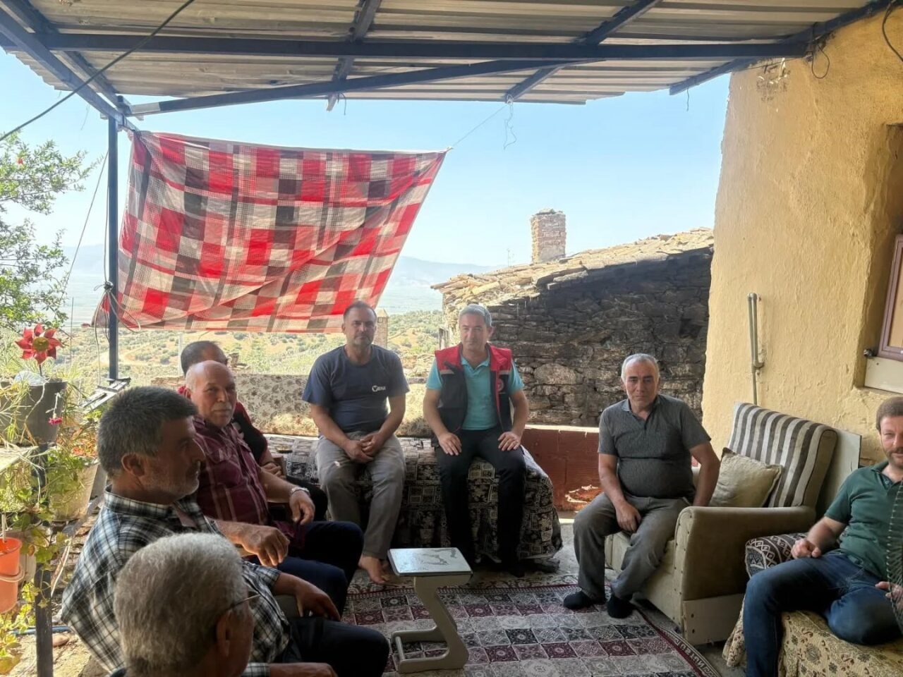 Aydın'ın Koçarlı ilçesinde İl Tarım ve Orman Müdürlüğü, Karadut Mahallesi'nde